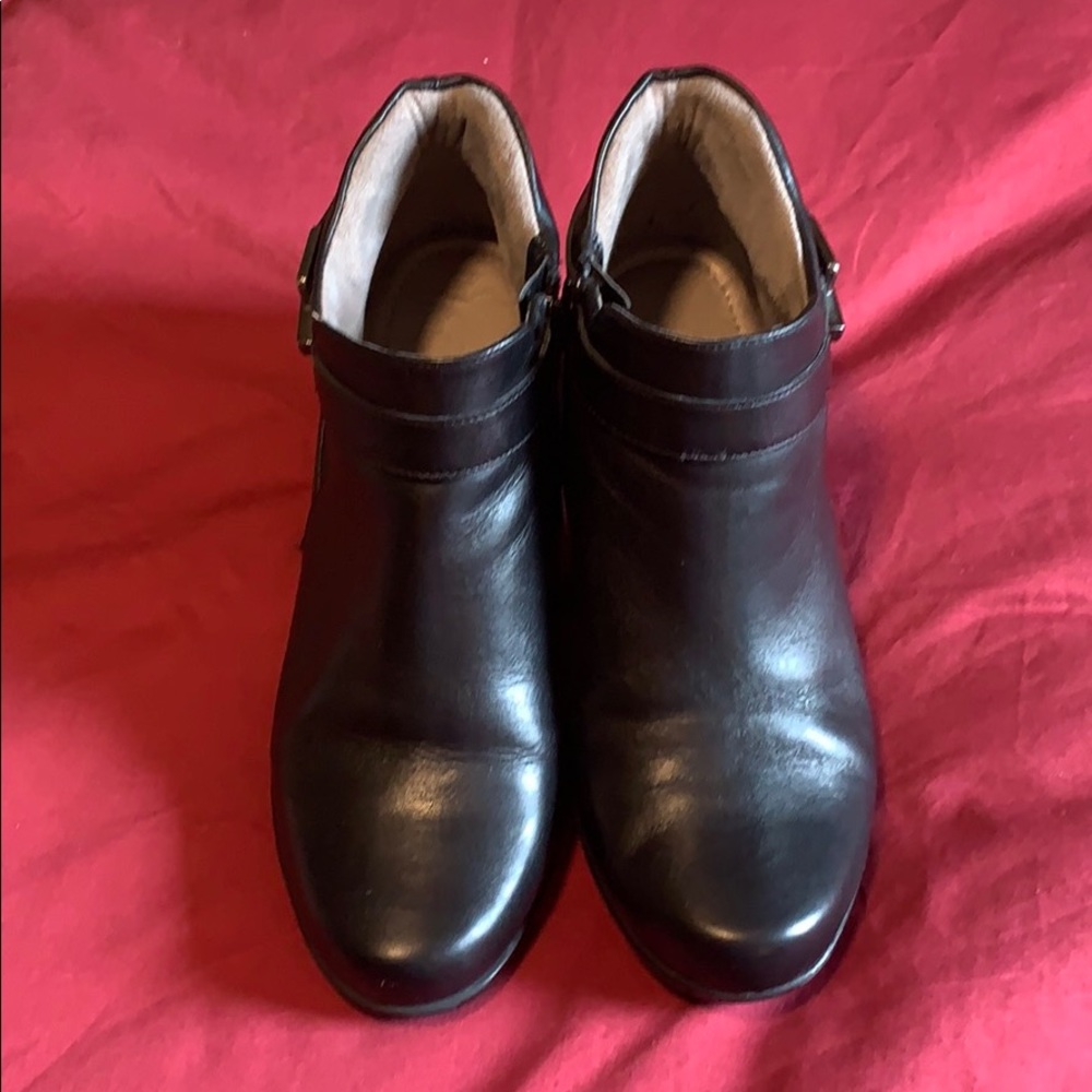9.5WW Naturalizer Leather Ankle Boots